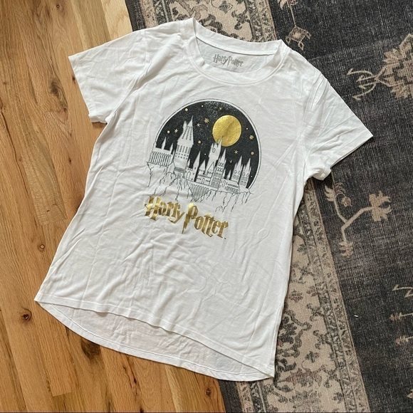 Harry Potter White Short Sleeve Graphic Tee Castle Hogwarts Tshirt Small - Picture 1 of 5